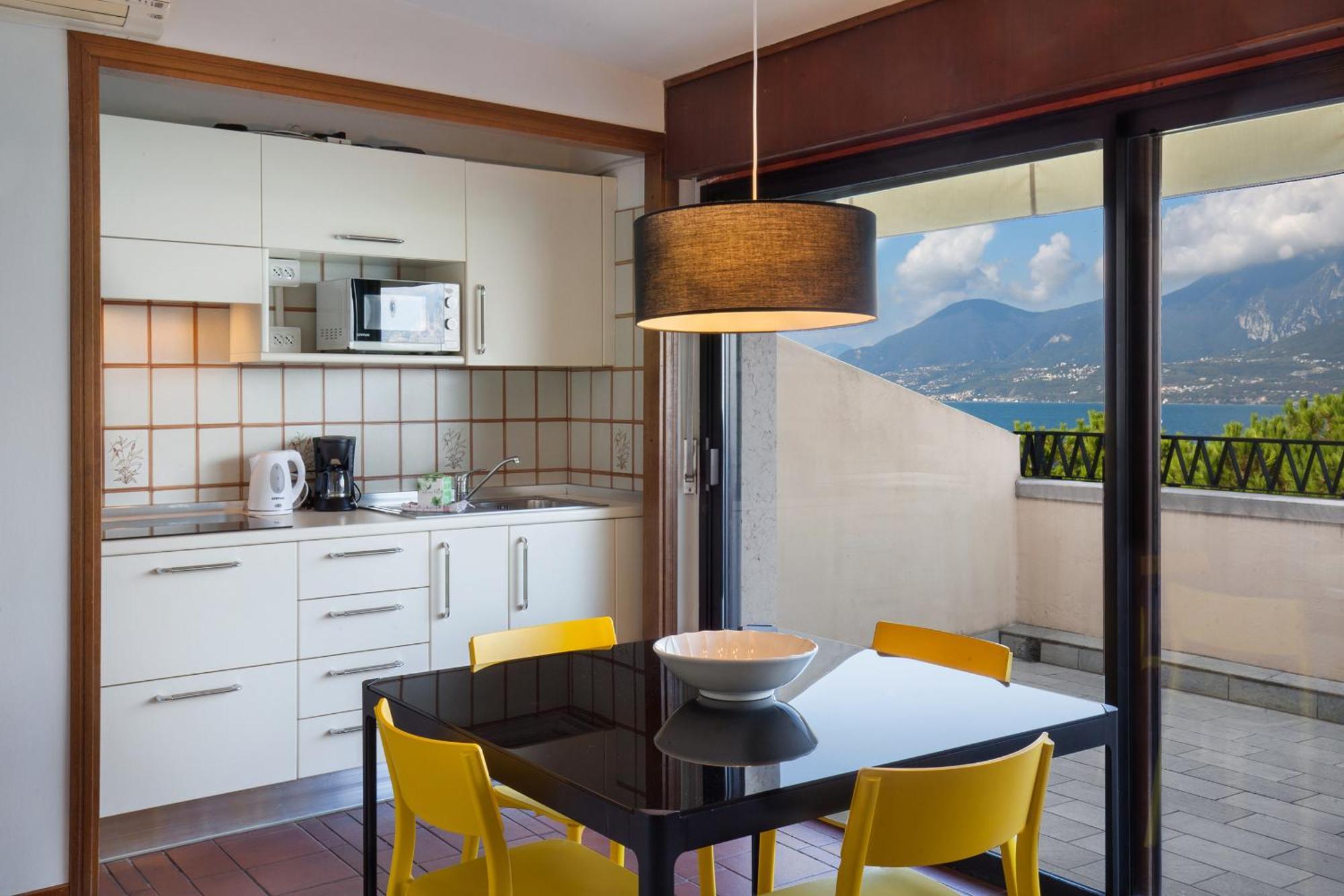 Watercolor Loft Appartement Torri Del Benaco Buitenkant foto