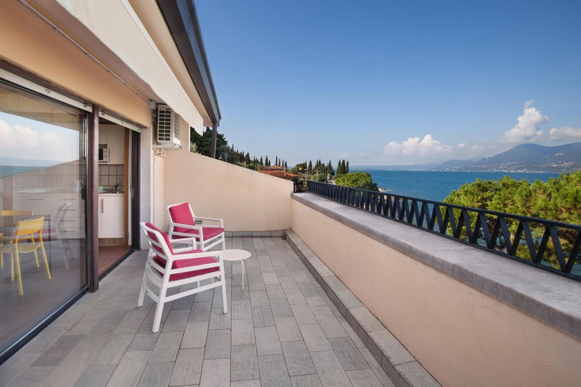 Watercolor Loft Appartement Torri Del Benaco Buitenkant foto